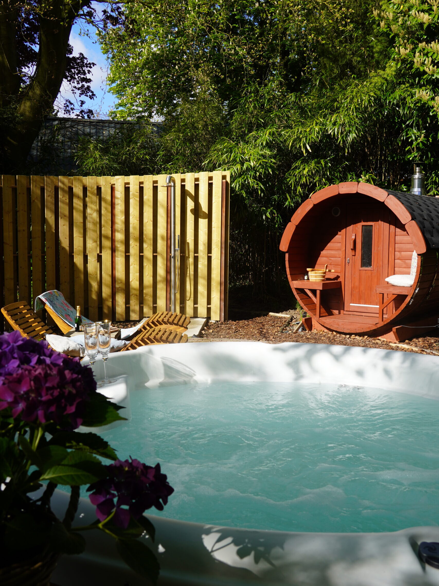 sauna jacuzzi